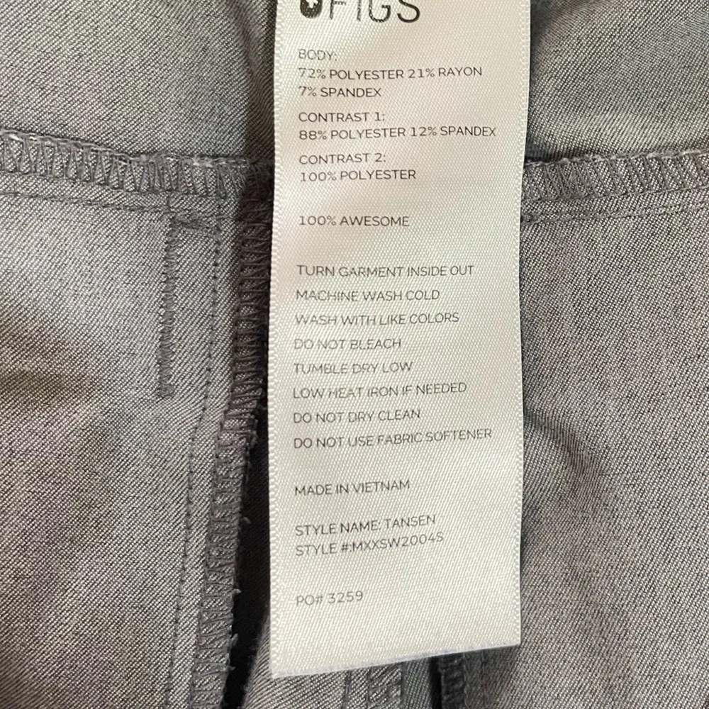 Men’s FIGS gray Technical Collection gray scrubs joggers M/S